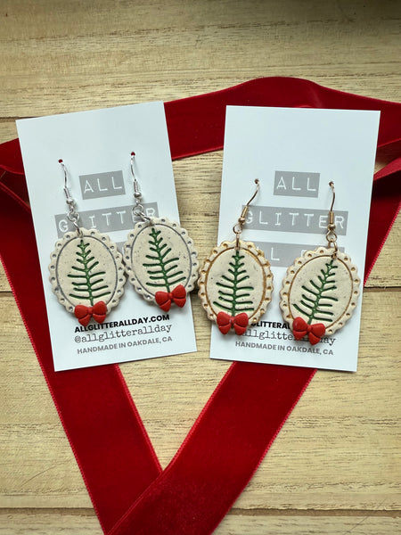 Adorable Christmas tree with bow dangle