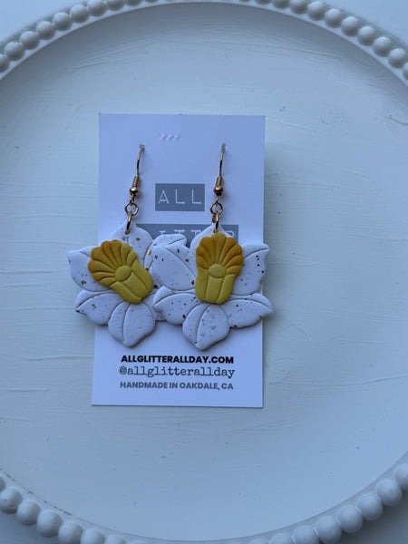 Gorgeous Daffodil flower dangle in gold